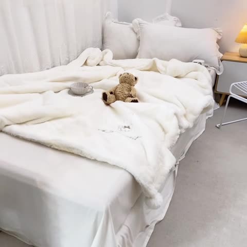 91家纺网 家纺一手货源 找家纺 潮邦2025新款仿兔毛羊羔绒毛球毯含买家秀 绣花款白