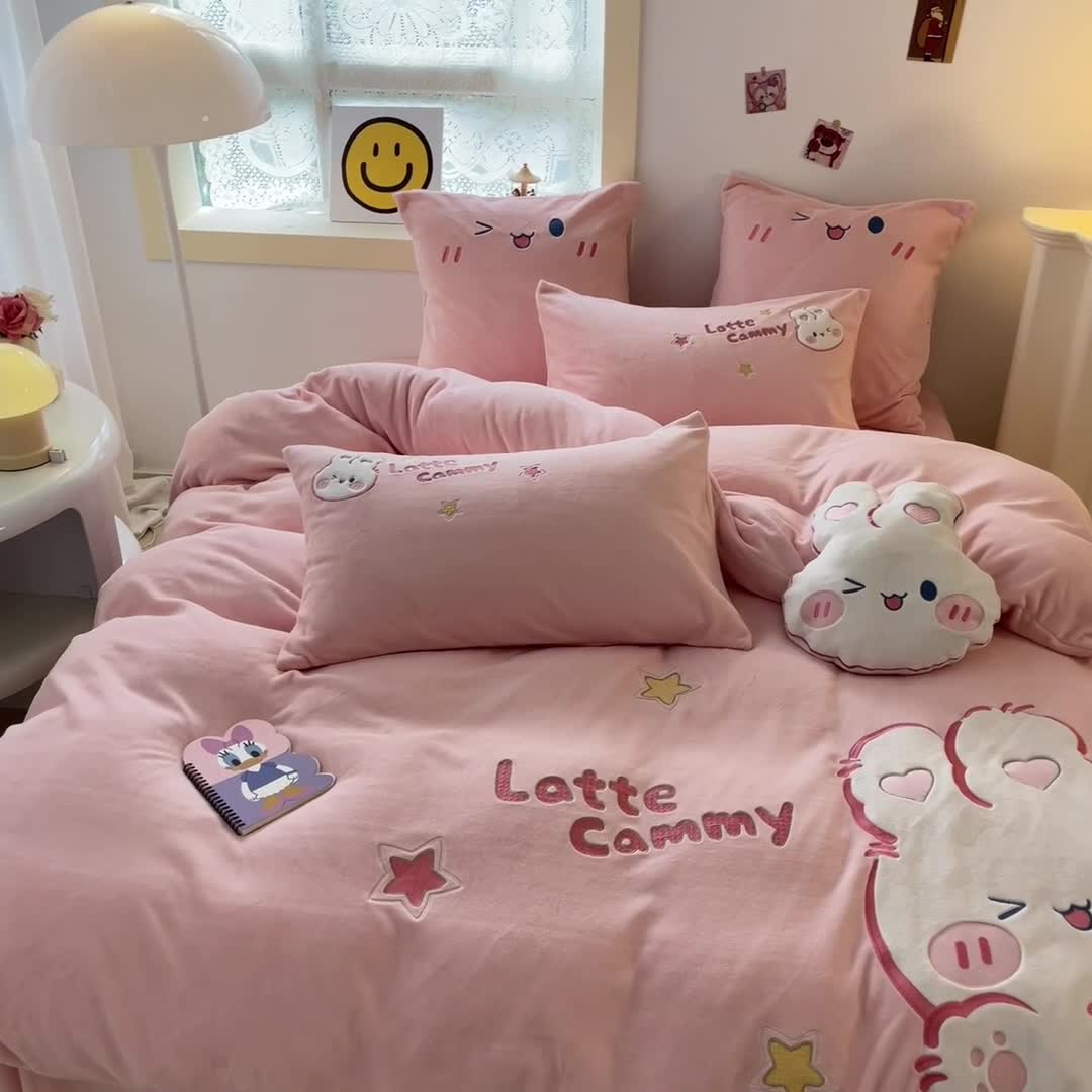 91家纺网 家纺一手货源 找家纺 绒梦里 230g牛奶绒贴布绣花四件套加厚绒四件套儿童卡通三件套保暖套件