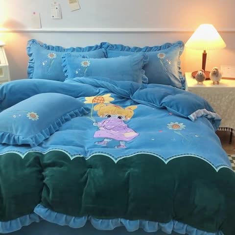 91家纺网 家纺一手货源 找家纺 优姿家纺 牛奶绒贴边绣花荷叶花边保暖四件 守护甜心-蓝