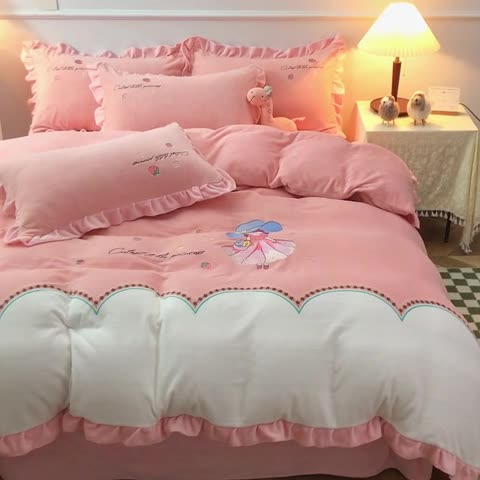 91家纺网 家纺一手货源 找家纺 优姿家纺 牛奶绒贴边绣花荷叶花边保暖四件 花仙子-白