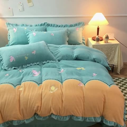 91家纺网 家纺一手货源 找家纺 优姿家纺 牛奶绒贴边绣花荷叶花边保暖四件 蝶舞纷飞-黄