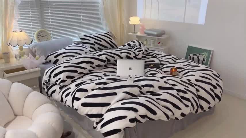 91家纺网 家纺一手货源 找家纺 昔可 2022新款牛奶绒简约系列四件套 斑马条纹