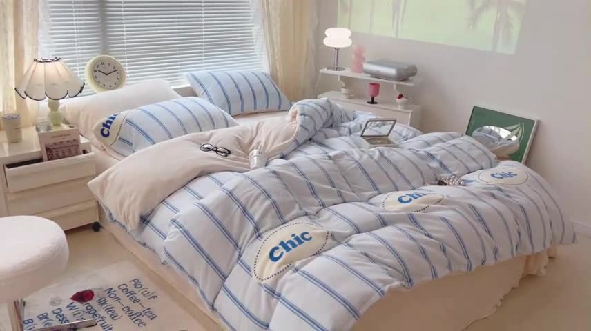 91家纺网 家纺一手货源 找家纺 昔可 2022新款牛奶绒简约系列四件套 chic条纹蓝