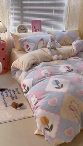 91家纺网 家纺一手货源 找家纺 昔可 2022新款牛奶绒卡通系列四件套 爱心菱格兔