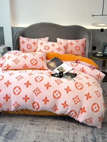 91家纺网 家纺一手货源 找家纺 （总）啊雅家居 2025新款雕花绒加宝宝绒四件套