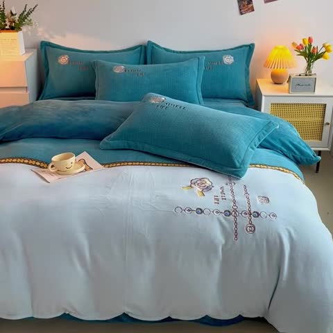 91家纺网 家纺一手货源 找家纺 优姿家纺 2022新款牛奶绒8斤双拼色绣花保暖四件套 山茶花-天空蓝