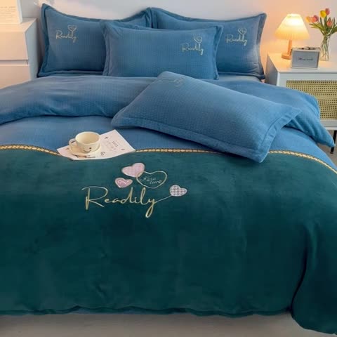 91家纺网 家纺一手货源 找家纺 优姿家纺 2022新款牛奶绒8斤双拼色绣花保暖四件套 爱心-蓝+绿