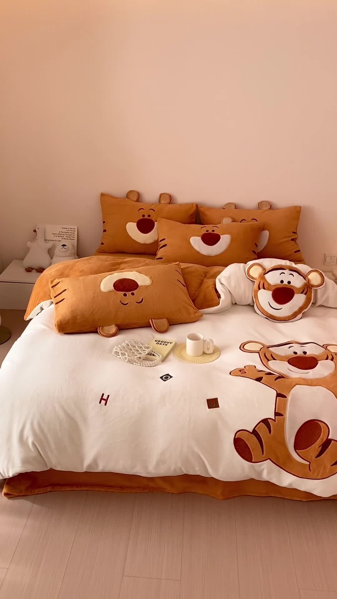 91家纺网 家纺一手货源 找家纺 朗莎 2022新款迪士尼230g高克重牛奶绒四件套 跳跳虎