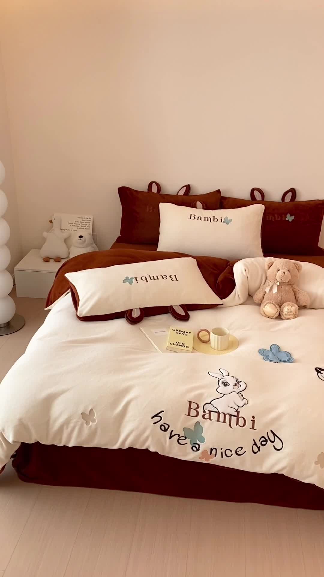 91家纺网 家纺一手货源 找家纺 朗莎 2022新款迪士尼230g高克重牛奶绒四件套 比比鹿