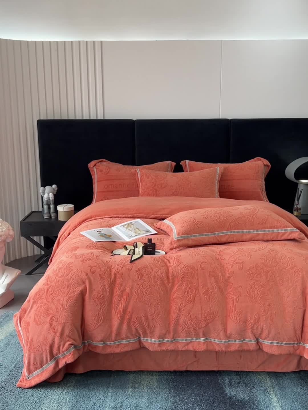 91家纺网 家纺一手货源 找家纺 榻尚家居 2023新款260克全消光高端浮雕绒四件套 瑞丽-焦糖