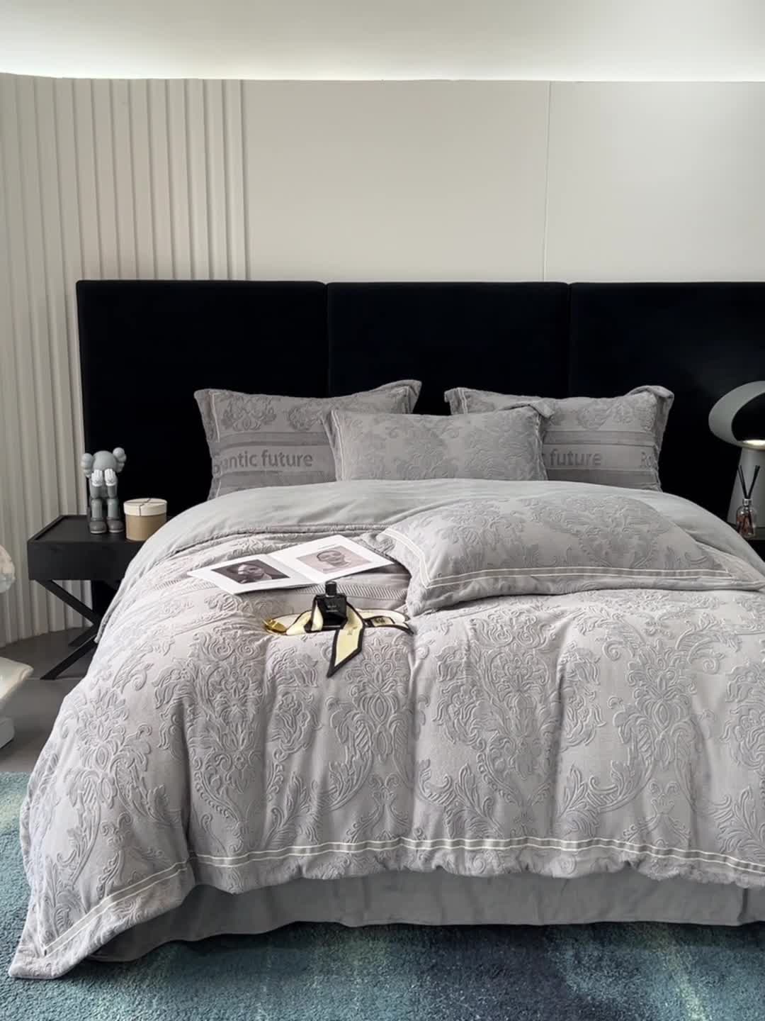 91家纺网 家纺一手货源 找家纺 榻尚家居 2023新款260克全消光高端浮雕绒四件套 瑞丽-雅灰