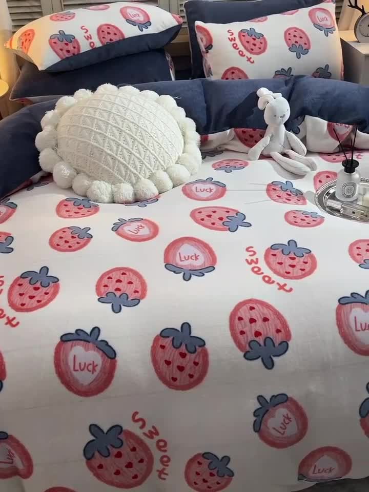 91家纺网 家纺一手货源 找家纺 芃成 2022新款加厚双面牛奶绒印花床品系列-单被套 草莓奶昔