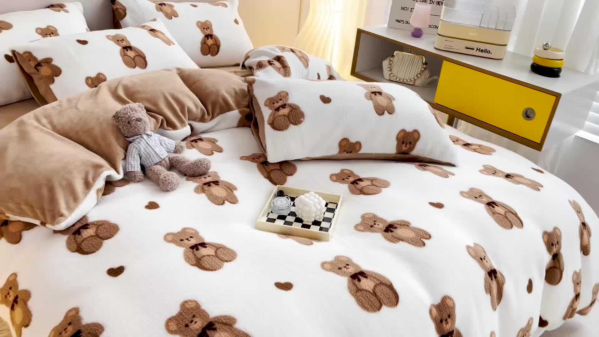 91家纺网 家纺一手货源 找家纺 澳梵 2022新款小颗粒美丽绒牛奶绒四件套 布偶熊