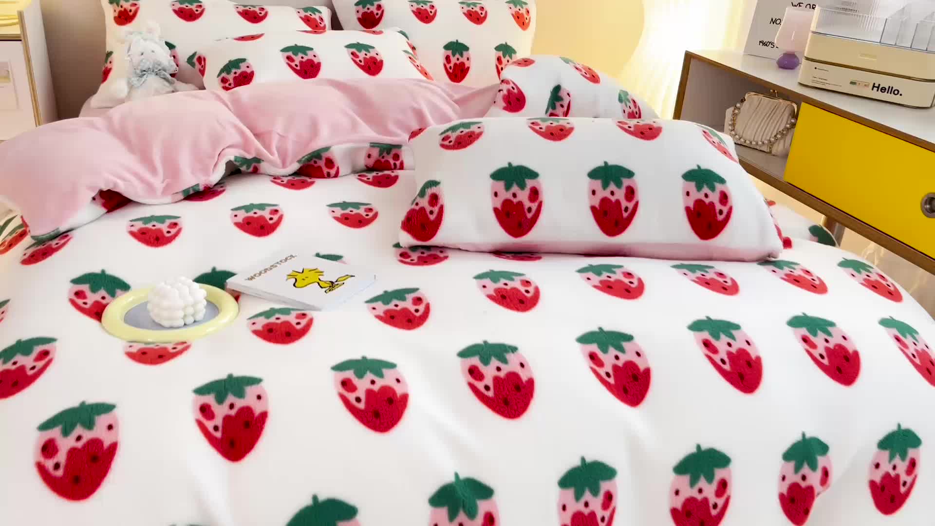 91家纺网 家纺一手货源 找家纺 澳梵 2022新款小颗粒美丽绒牛奶绒四件套 草莓味