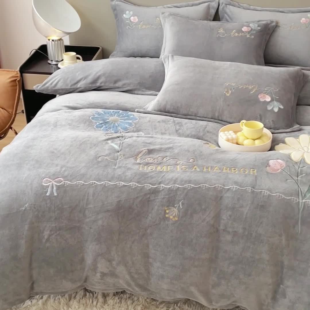 91家纺网 家纺一手货源 找家纺 金米诺 直播供货纯色牛奶绒绣花四件套小清新床裙式 初遇 初遇-灰色