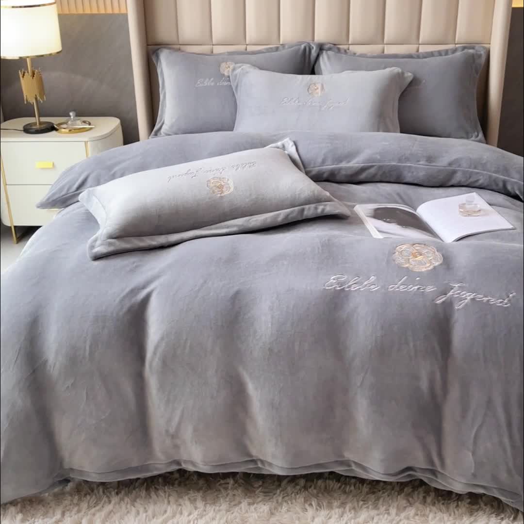 91家纺网 家纺一手货源 找家纺 金米诺 直播供货纯色牛奶绒绣花四件套小清新床裙式 山茶花 山茶花-浅灰