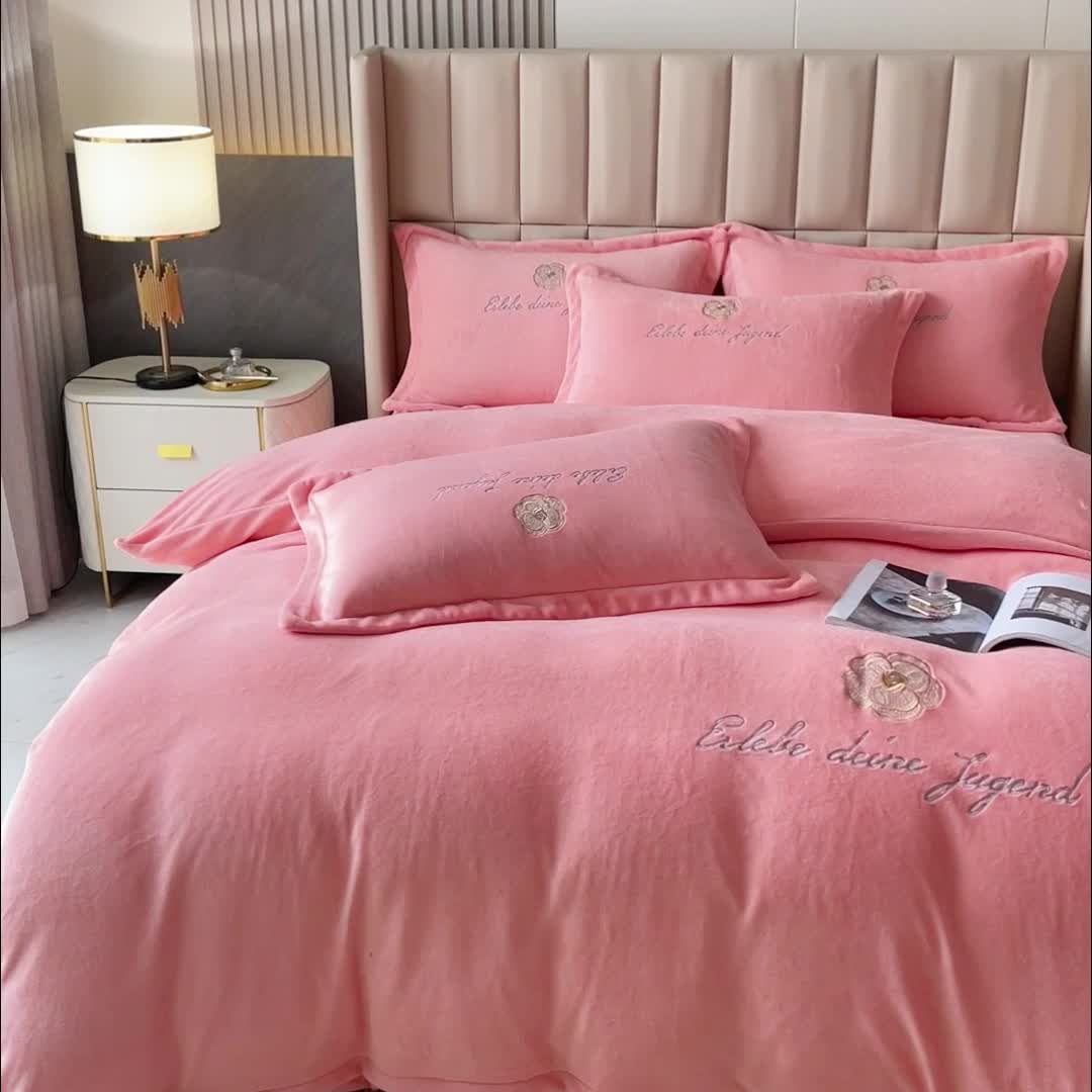 91家纺网 家纺一手货源 找家纺 金米诺 直播供货纯色牛奶绒绣花四件套小清新床裙式 山茶花 山茶花-藕粉玉