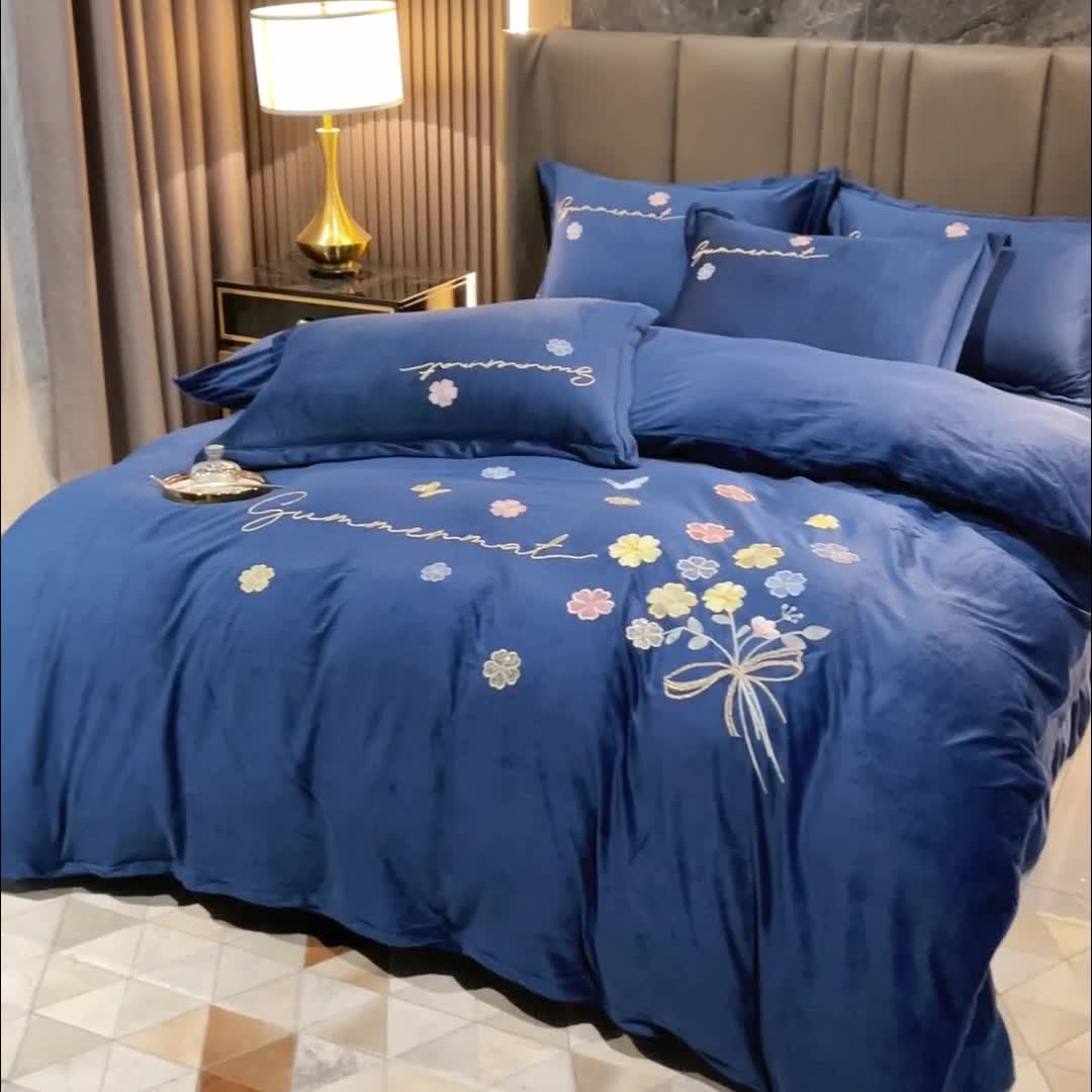 91家纺网 家纺一手货源 找家纺 金米诺 直播供货纯色水晶牛奶绒四件套小清新床裙式  花之境 花之境-藏蓝