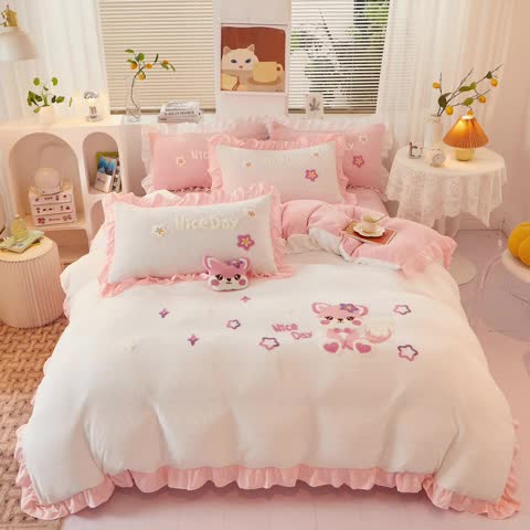 91家纺网 家纺一手货源 找家纺 泉欣直播网红款牛奶绒卡通毛巾绣四件套雪宝宝系列 雪宝宝-白粉