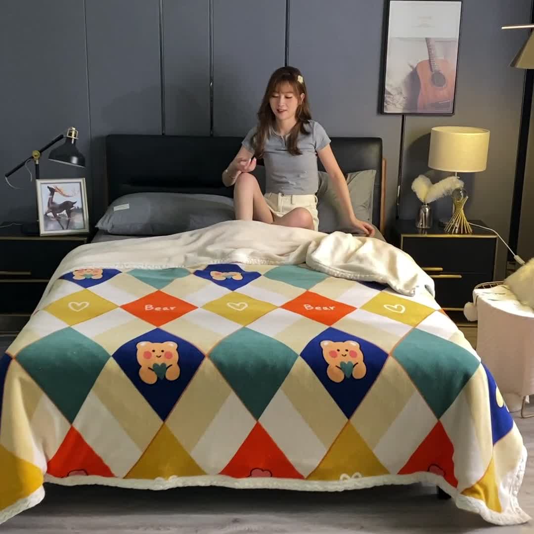 91家纺网 家纺一手货源 找家纺 迷仙巢 2022新款牛奶绒拼北极绒盖毯 格子熊