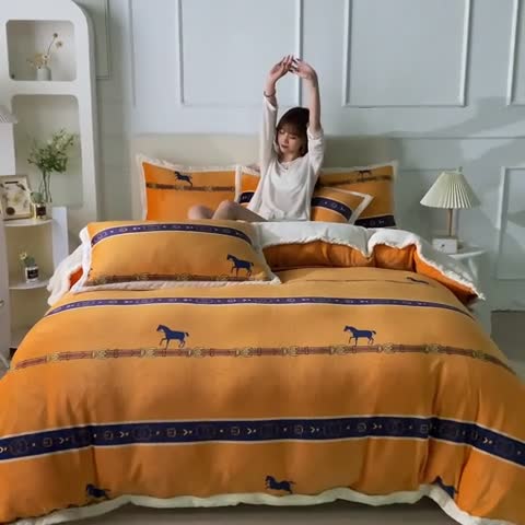 91家纺网 家纺一手货源 找家纺 迷仙巢 2022新款牛奶绒拼北极绒贝贝绒包边四件套 马到成功