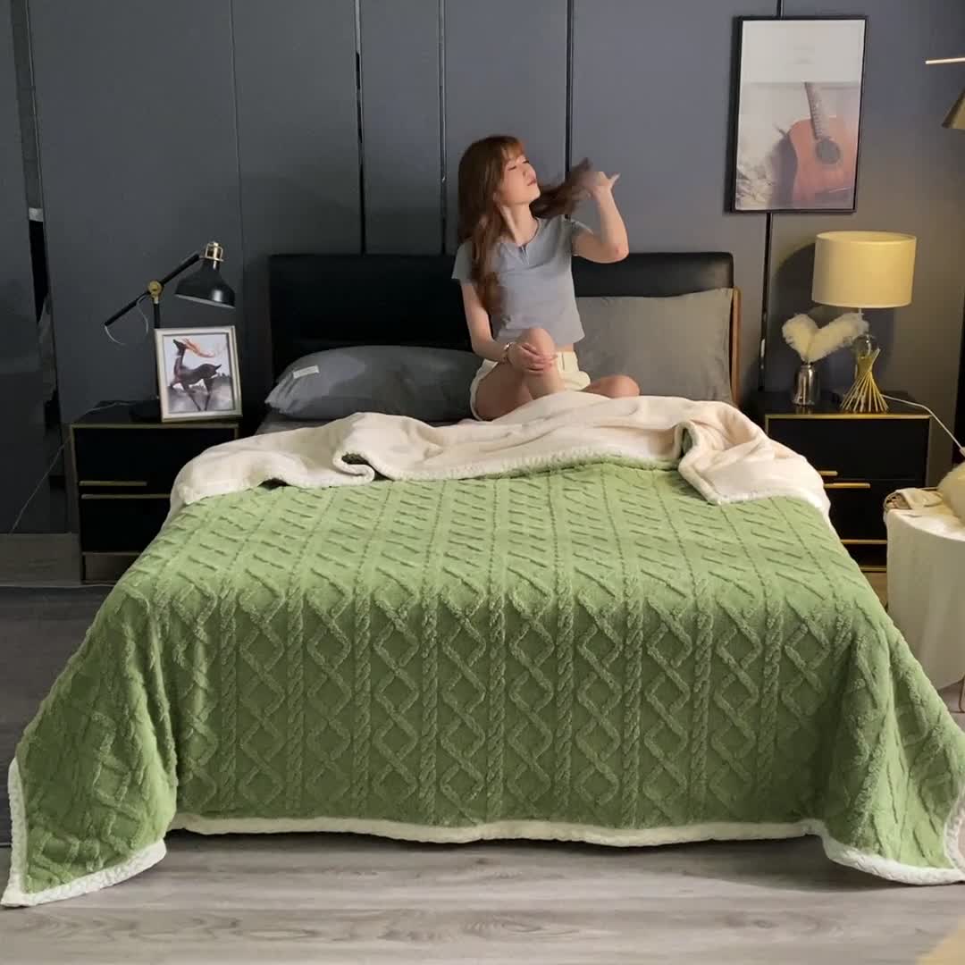 91家纺网 家纺一手货源 找家纺 迷仙巢 2022新款塔夫绒多功能盖毯 抹茶绿