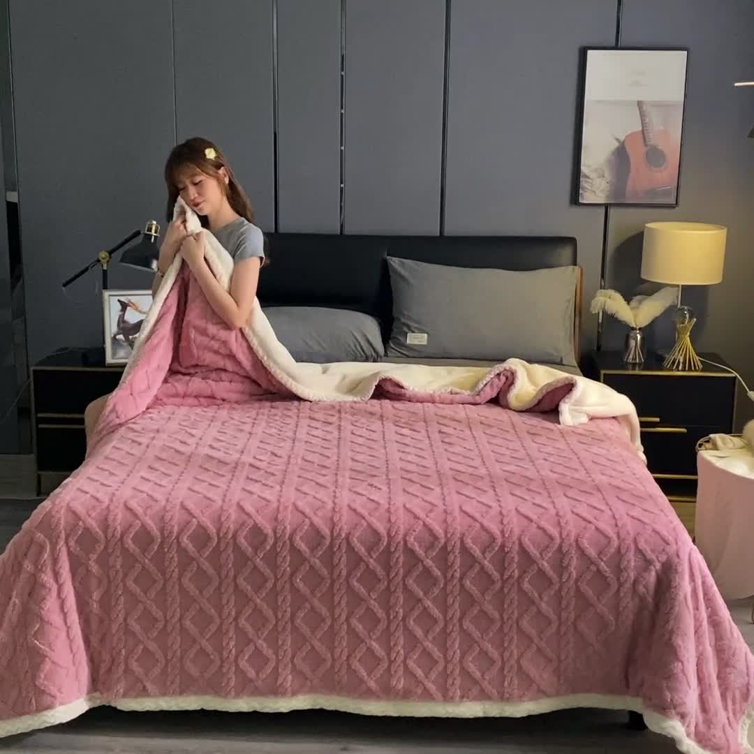 91家纺网 家纺一手货源 找家纺 迷仙巢 2022新款塔夫绒多功能盖毯 樱花粉