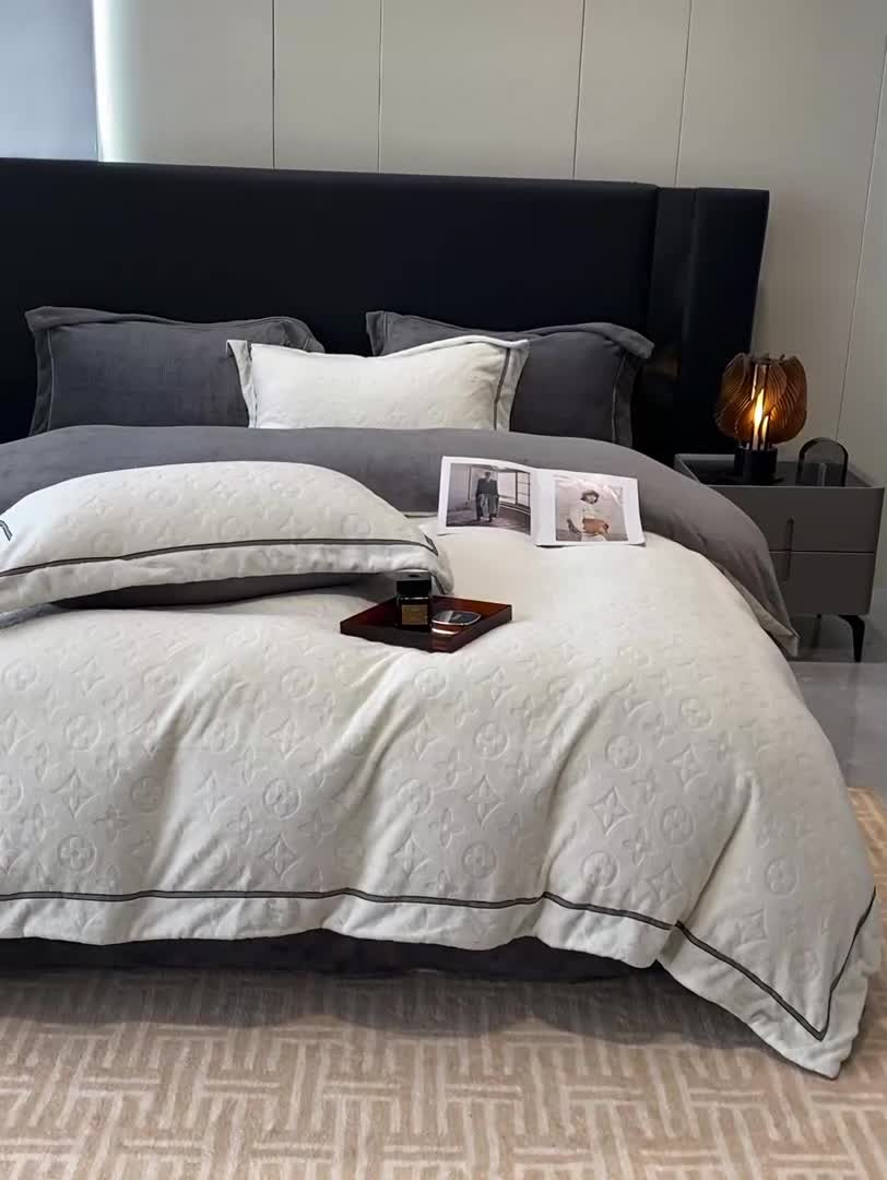 91家纺网 家纺一手货源 找家纺 优悦 2025新款加厚双面牛奶绒提花四件套 威廉-白+灰