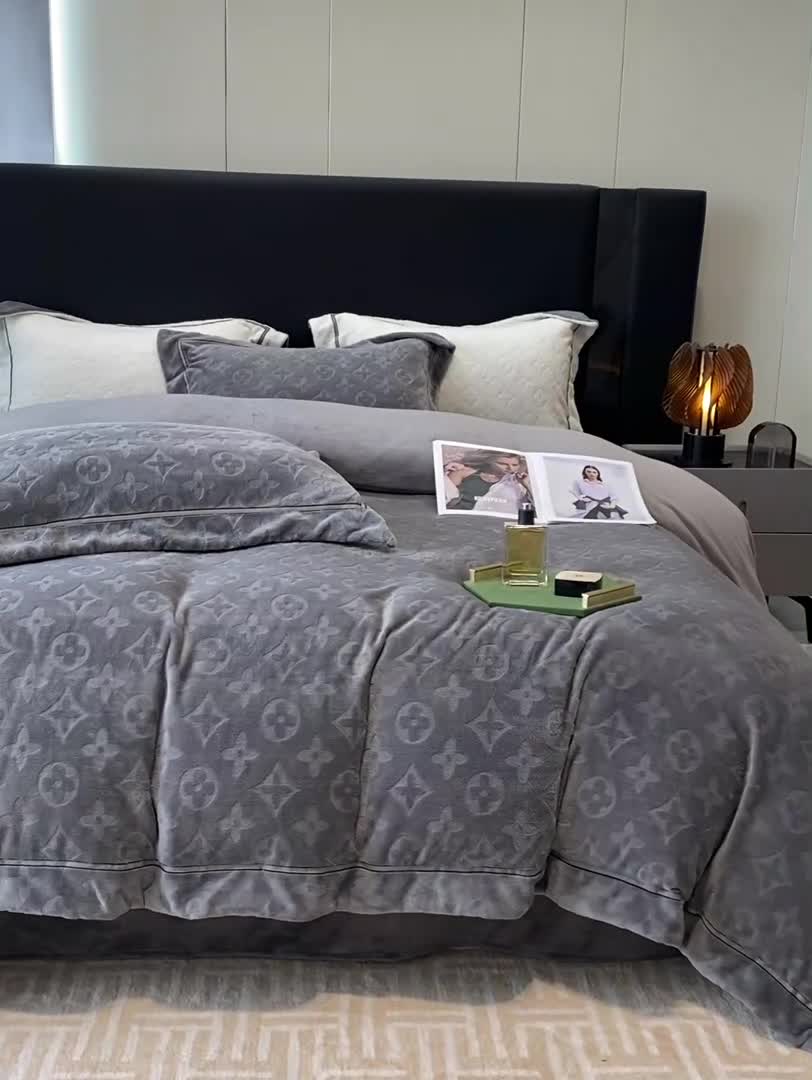 91家纺网 家纺一手货源 找家纺 优悦 2025新款加厚双面牛奶绒提花四件套 威廉-灰