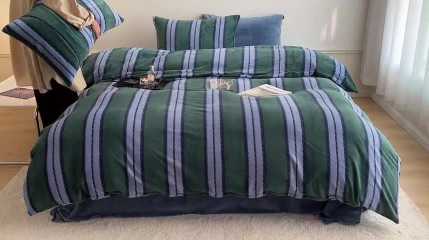 91家纺网 家纺一手货源 找家纺 圆岛家纺 2022新款230克高克重牛奶绒保暖四件套 蓝松绿条