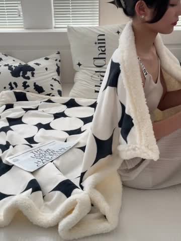 91家纺网 家纺一手货源 找家纺 圆岛家纺 2022秋冬新品牛奶绒羊羔绒毛毯 黑白菱星
