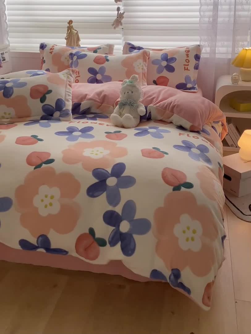 91家纺网 家纺一手货源 找家纺 上尚居 2022新款加厚保暖牛奶绒四件套 桃之夭夭