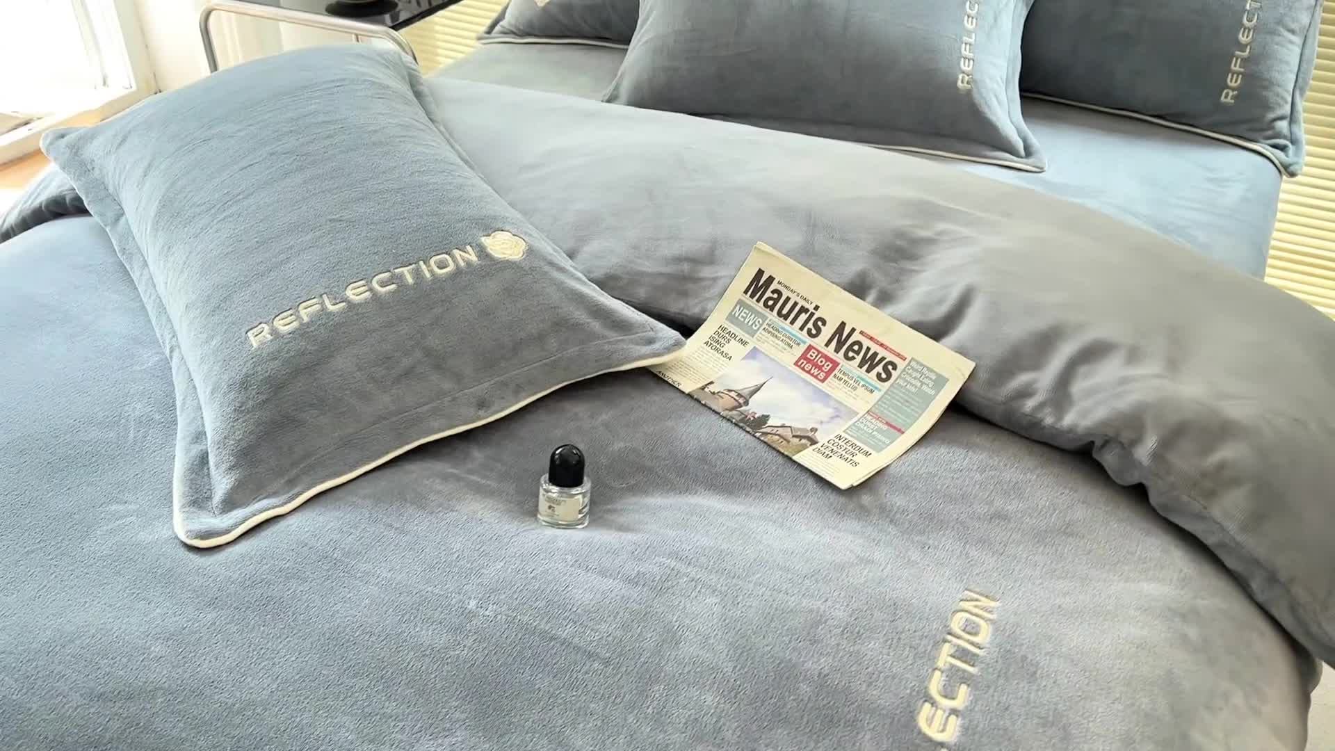 91家纺网 家纺一手货源 找家纺 安妮 2022新款高克重牛奶绒-COCO小姐 蓝