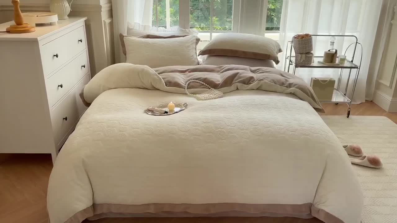 91家纺网 家纺一手货源 找家纺 总怡家居2022新款雕花绒高克重牛奶绒四件套