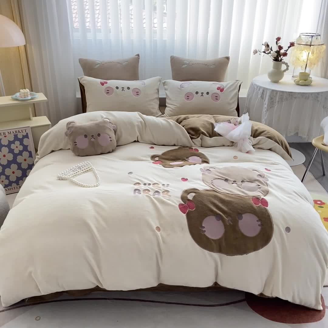 91家纺网 家纺一手货源 找家纺 涵宸2022新款加厚牛奶绒贴布绣系列四件套 牛奶绒-三只熊