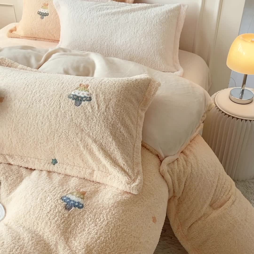 91家纺网 家纺一手货源 找家纺 一米阳光 2022新款绣花泰迪绒系列四件套 小树苗