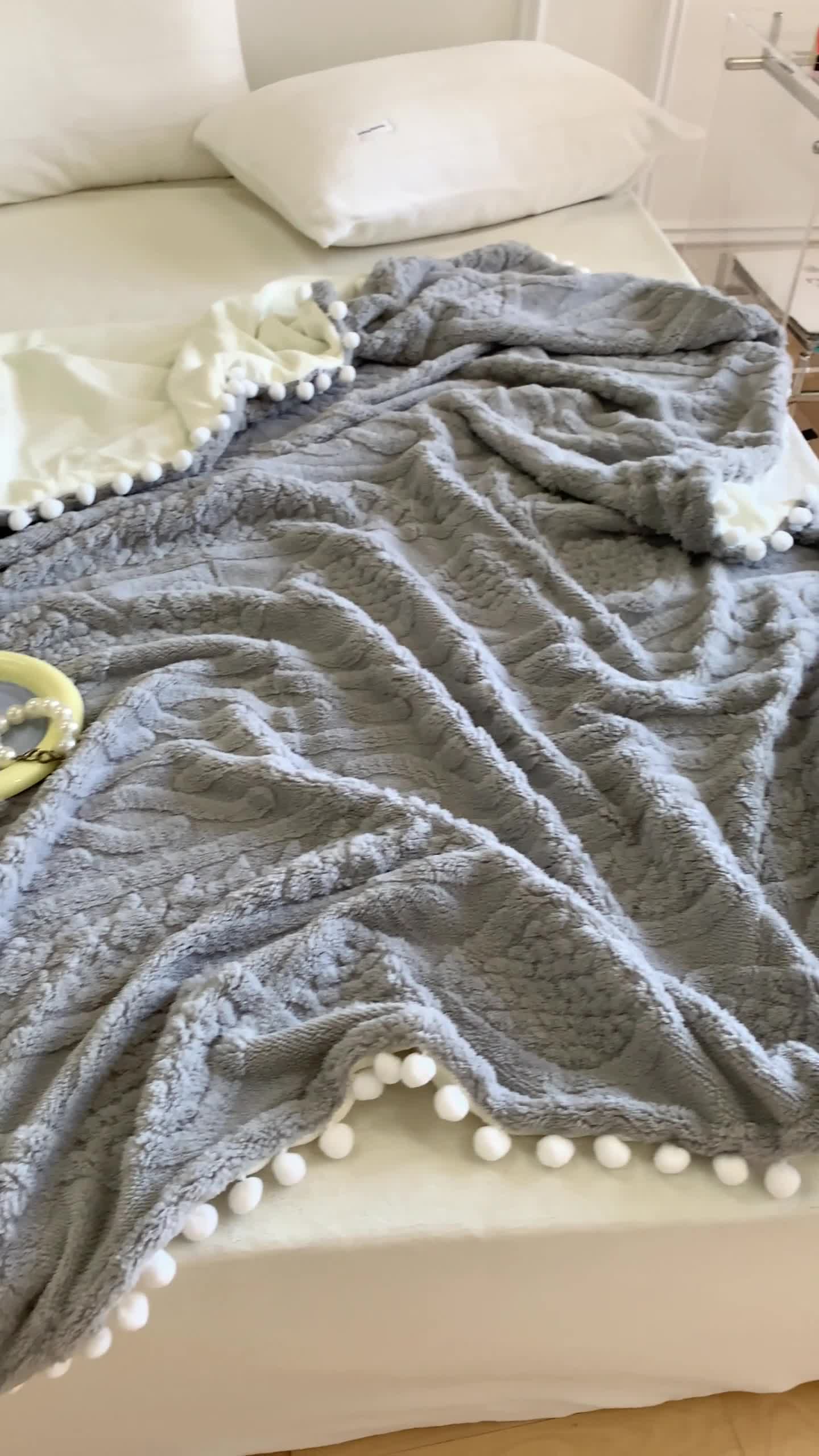 91家纺网 家纺一手货源 找家纺 洋铭区 2022新款a版舒棉绒b版牛奶绒毯子-糖豆系列 糖豆灰