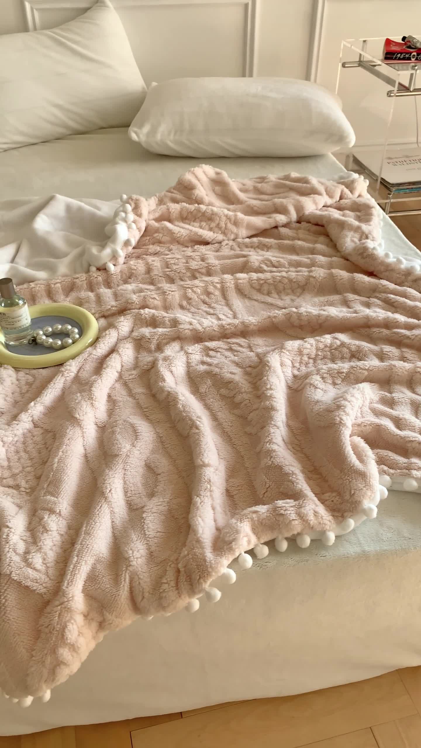 91家纺网 家纺一手货源 找家纺 洋铭区 2022新款a版舒棉绒b版牛奶绒毯子-糖豆系列 糖豆奶白