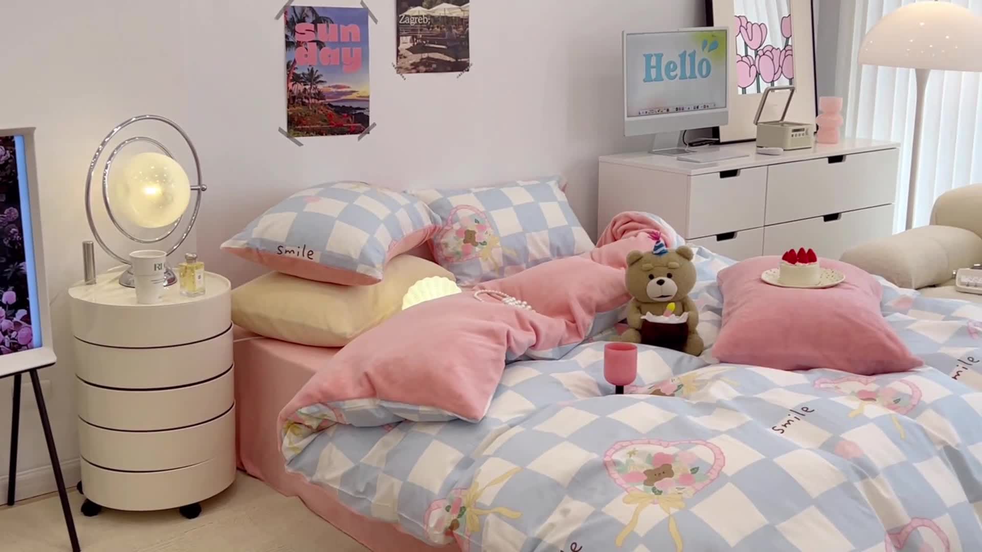 91家纺网 家纺一手货源 找家纺 昔可 2022新款梦幻公主风系列棉加绒印花四件套 蓝格爱心熊