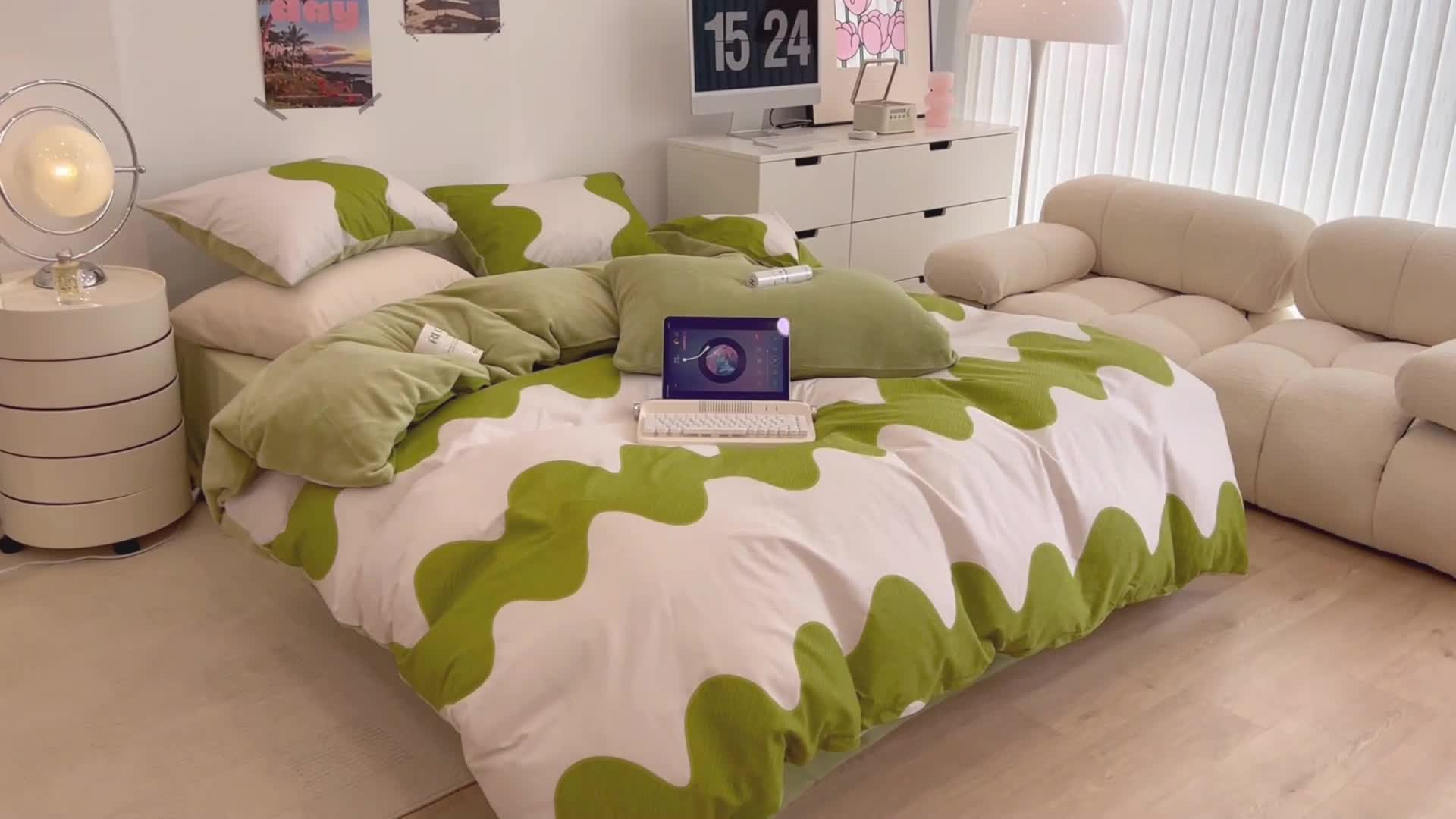 91家纺网 家纺一手货源 找家纺 昔可 2022新款梦幻公主风系列棉加绒印花四件套 绿波纹