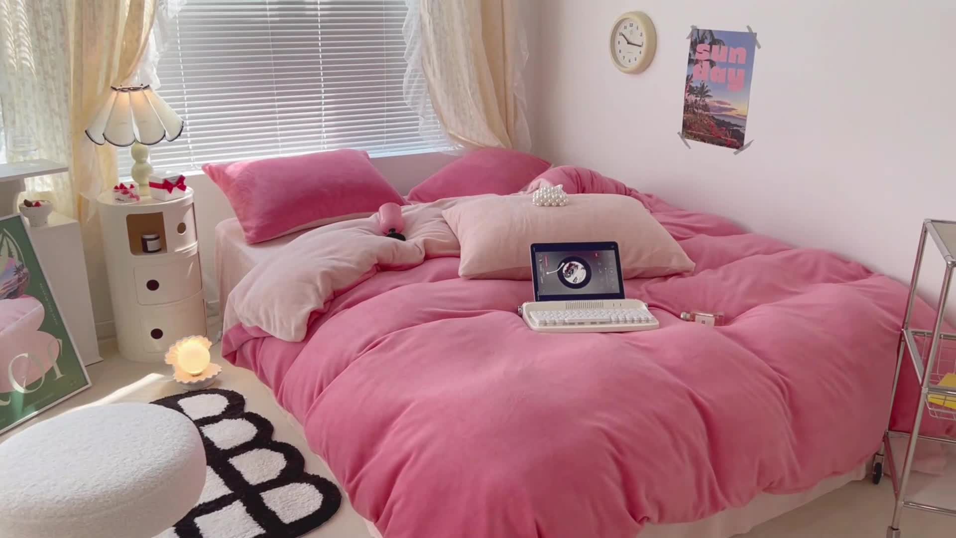 91家纺网 家纺一手货源 找家纺 昔可 2022新款奶油双拼系列牛奶绒四件套 树莓红拼粉