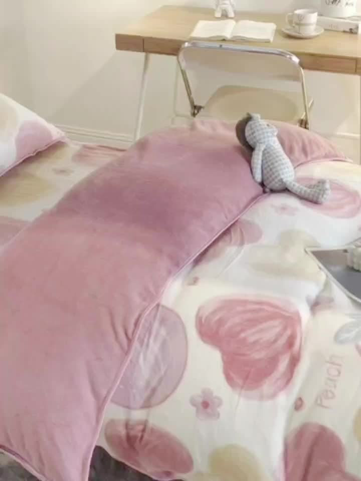 91家纺网 家纺一手货源 找家纺 金鑫汇 2022新款牛奶绒学生上下铺三件套 粉波波