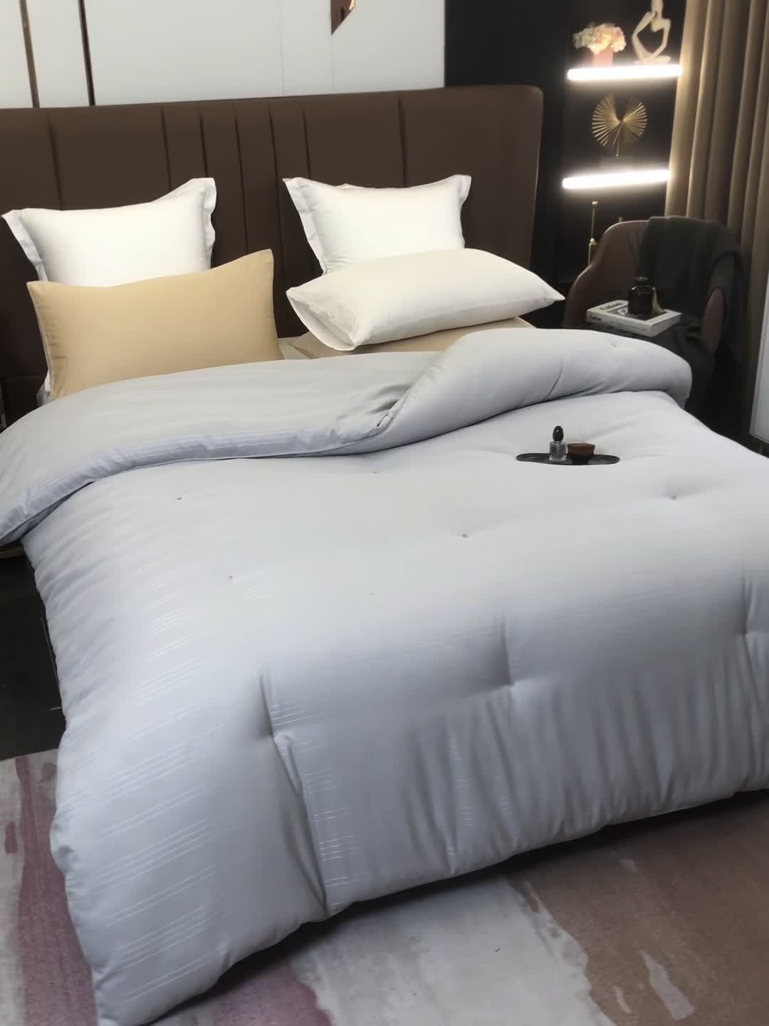 91家纺网 家纺一手货源 找家纺 被靠被 2023新款桑蚕丝大豆纤维被系列 灰色