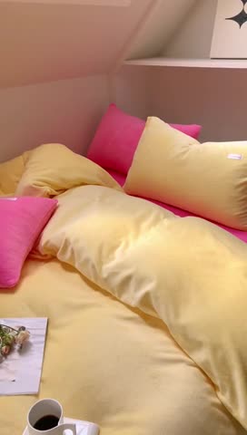 91家纺网 家纺一手货源 找家纺 洋铭区2022新款小清新撞色系列绒四件套 黄贝贝