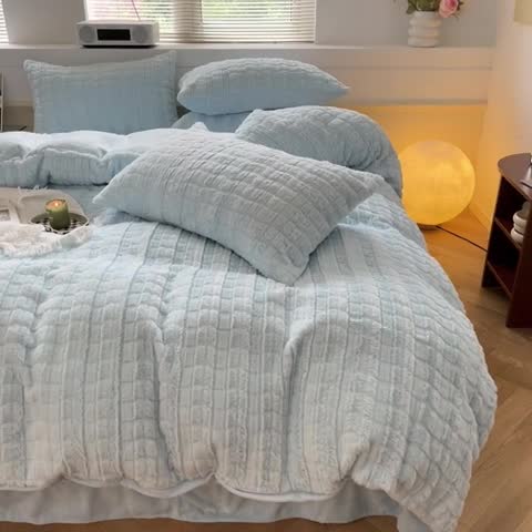 91家纺网 家纺一手货源 找家纺 金爱家 2023新款全消光牛奶绒獭兔毛绒四件套 兔毛绒-天空蓝