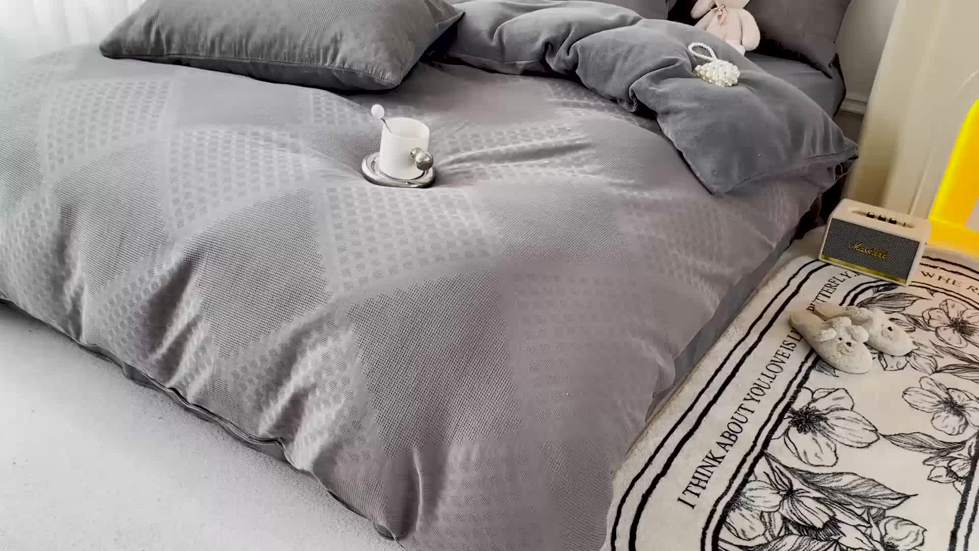 91家纺网 家纺一手货源 找家纺 金丝鸟 2022全棉华夫格提花加牛奶绒四件套 拉夫格灰