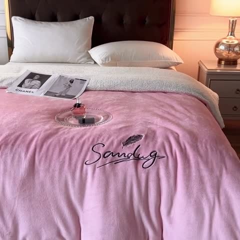 91家纺网 家纺一手货源 找家纺 骏腾家纺 2022新款牛奶绒羊羔绒被套毯系列 羽毛-粉玉