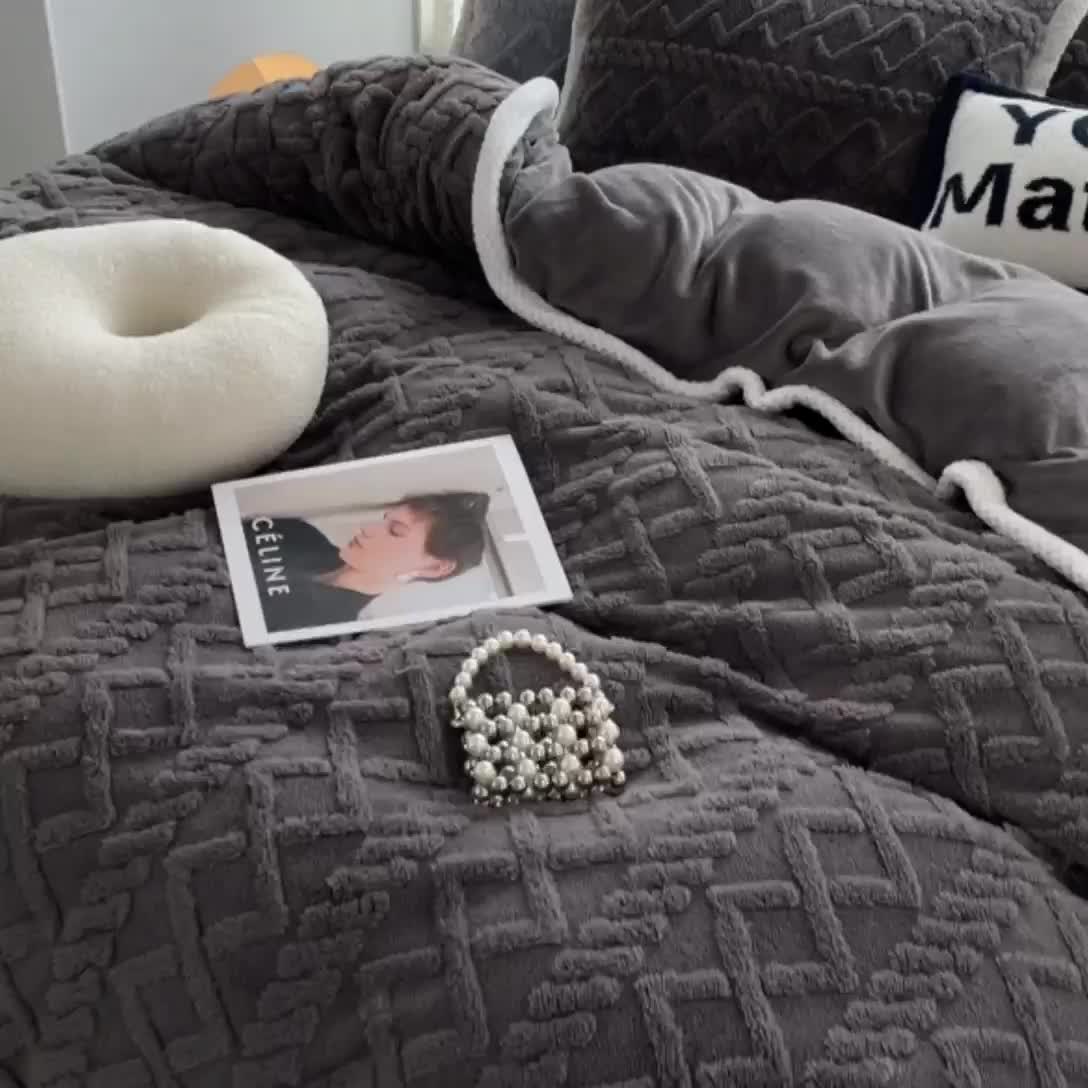 91家纺网 家纺一手货源 找家纺 贝拉梦 2023款高克重塔芙绒纯色素色牛奶绒四件套 塔芙深灰