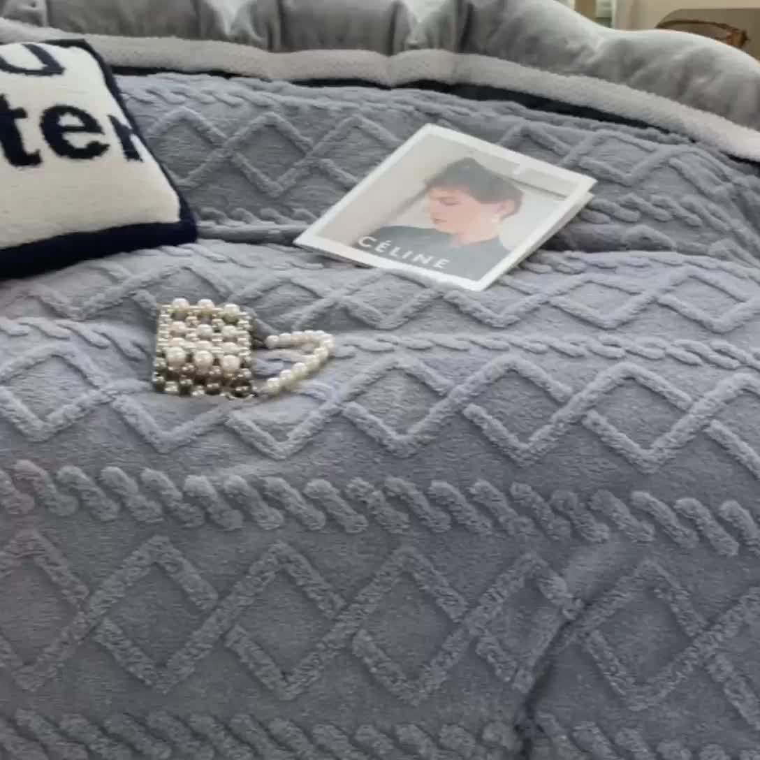 91家纺网 家纺一手货源 找家纺 贝拉梦 2023款高克重塔芙绒纯色素色牛奶绒四件套 塔芙蓝灰