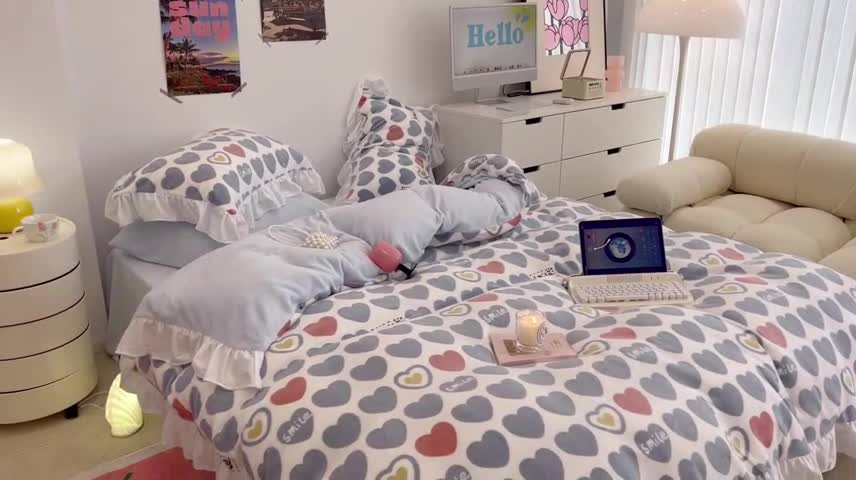 91家纺网 家纺一手货源 找家纺 昔可 2022新款花边牛奶绒四件套 微笑爱心蓝